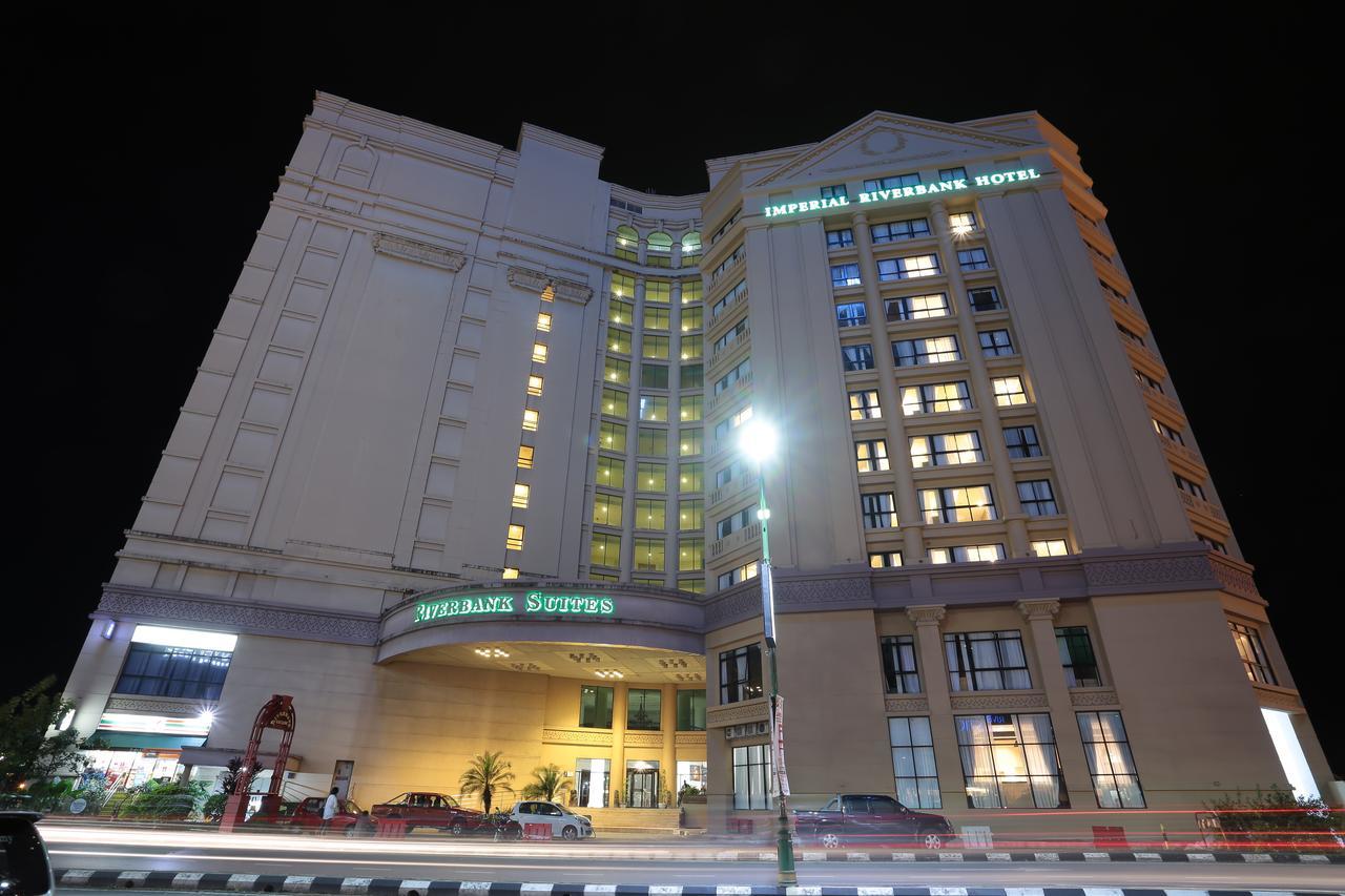 Imperial Riverbank Hotel Kuching Bagian luar foto