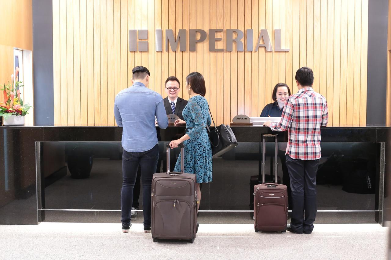 Imperial Riverbank Hotel Kuching Bagian luar foto